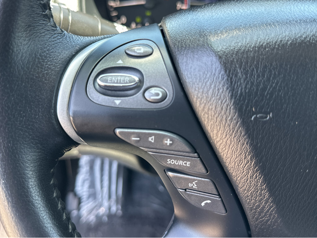 Used 2020 Nissan Pathfinder SV image 31