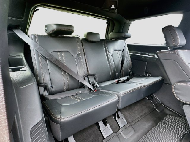 Used 2023 Ford Expedition Platinum AWD/4WD image 30
