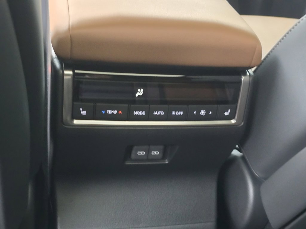 Used 2025 Lexus GX 550 w/ Accessory Package (Z1) image 18