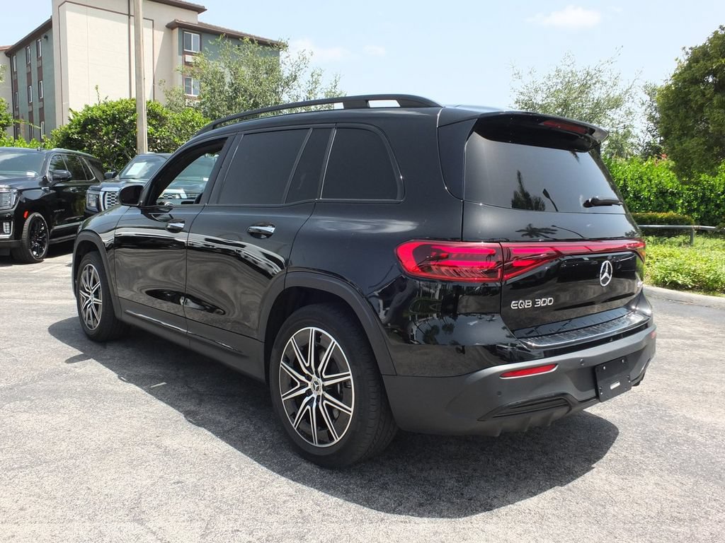 Used 2024 Mercedes-Benz EQB 300 4MATIC image 11