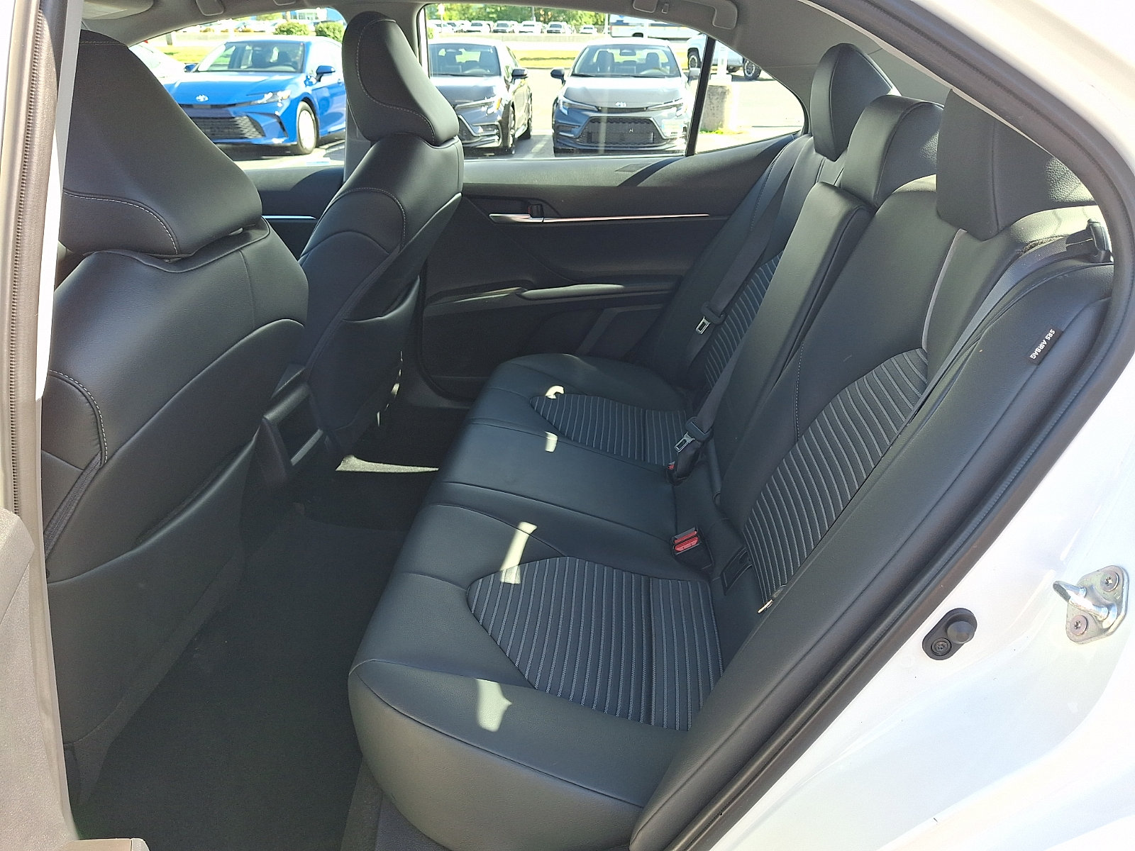 Used 2024 Toyota Camry SE FWD image 11