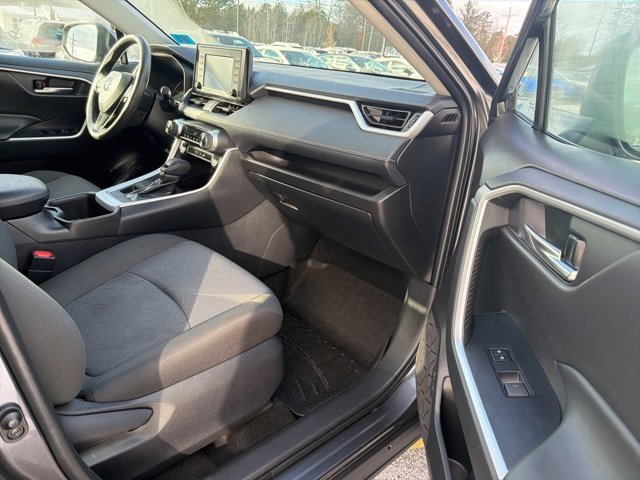 Used 2022 Toyota RAV4 XLE image 16
