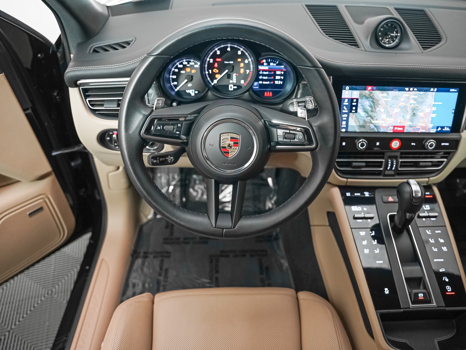 Certified 2024 Porsche Macan image 15