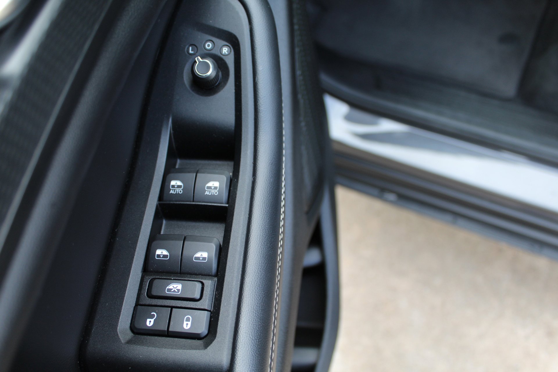 Used 2024 Jeep Grand Cherokee L Laredo image 32