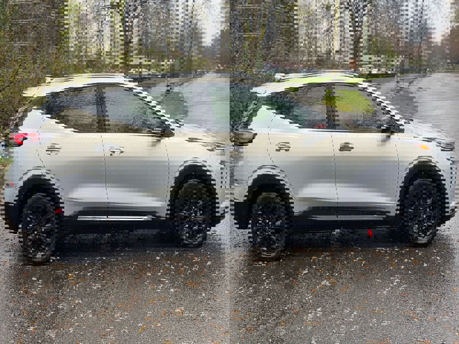 Used 2023 Chevrolet Bolt EUV Premier w/ Redline Edition FWD image 4