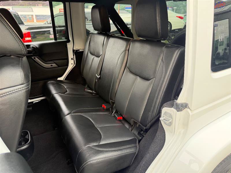 Used 2018 Jeep Wrangler Unlimited Sahara AWD/4WD image 21