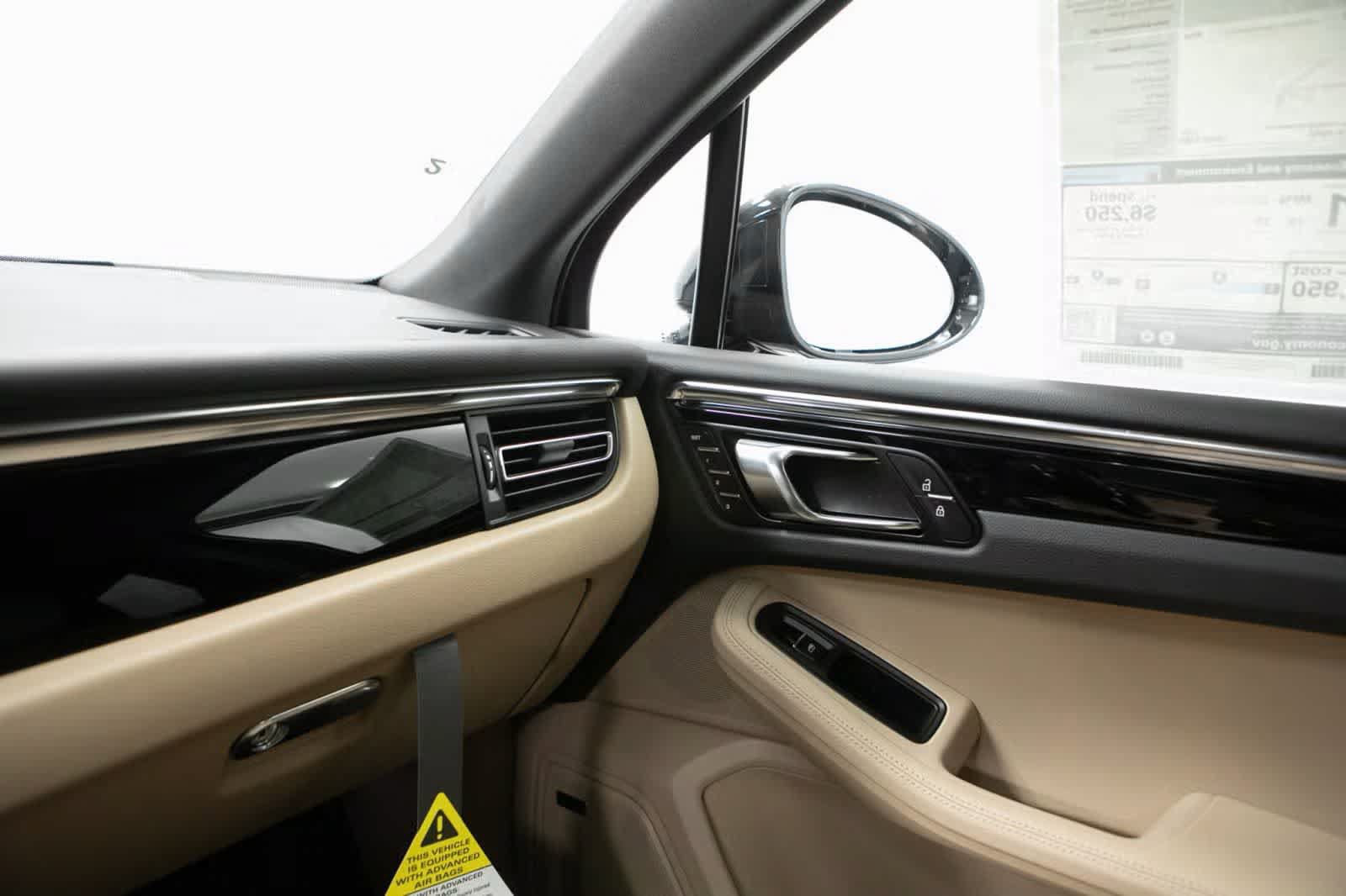 Certified 2026 Porsche Macan AWD/4WD image 32