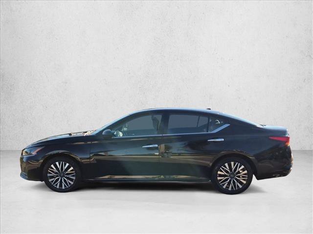 Used 2025 Nissan Altima 2.5 SV FWD image 10