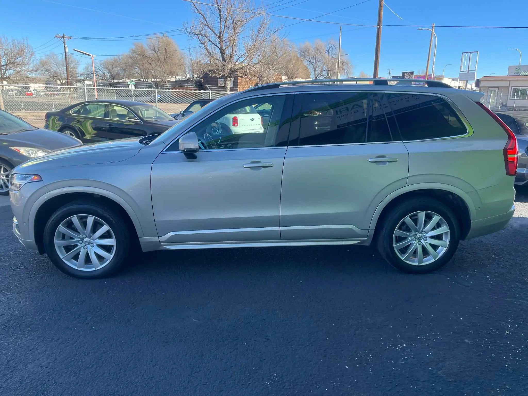 Used 2016 Volvo XC90 T6 Momentum w/ Momentum Plus Package image 4