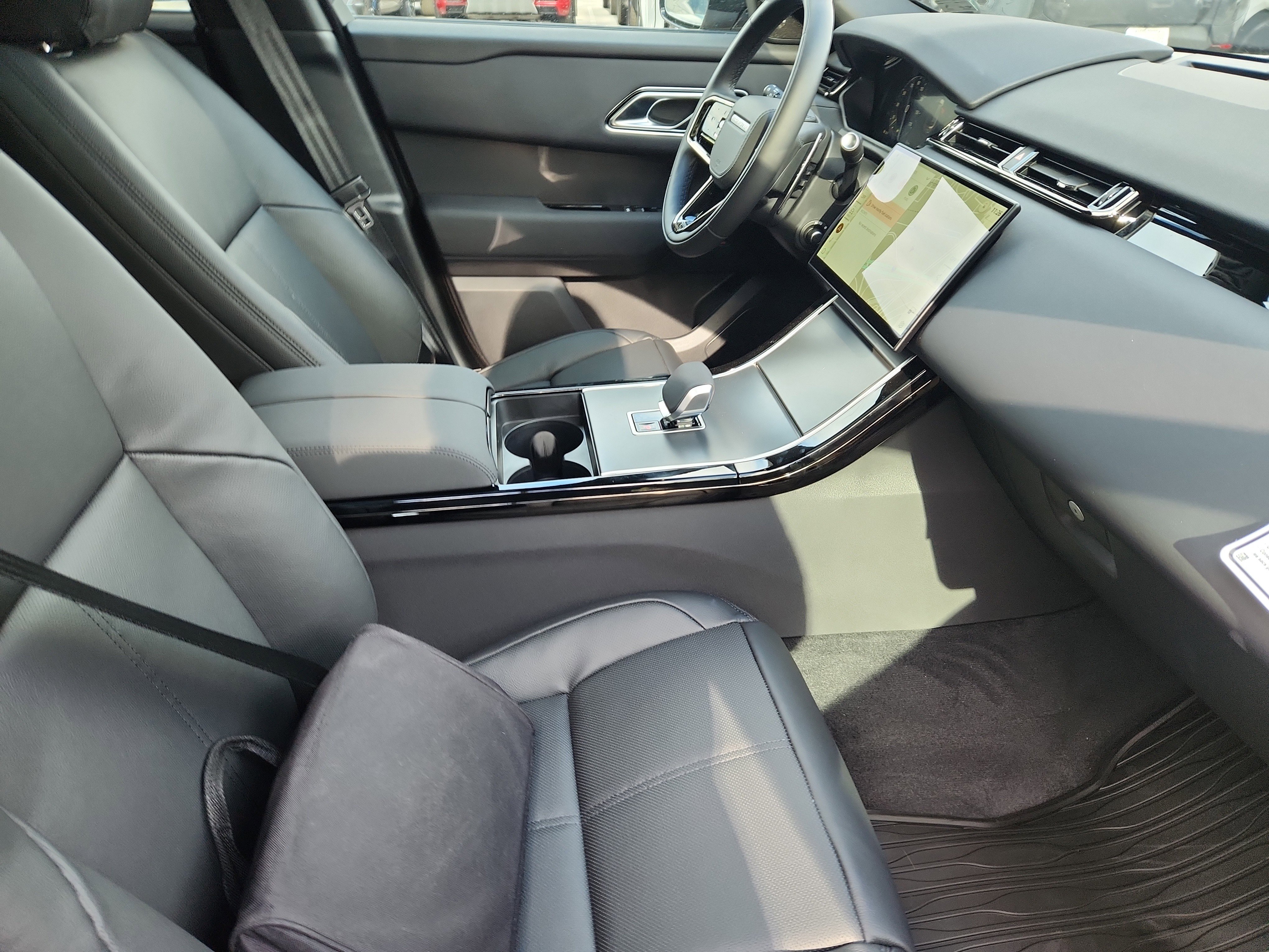 Used 2026 Land Rover Range Rover Velar S image 4