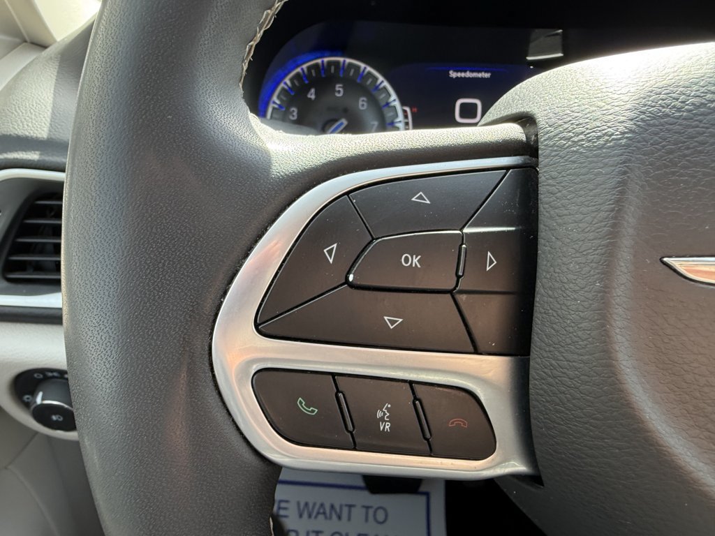 Used 2024 Chrysler Pacifica Touring-L FWD image 23