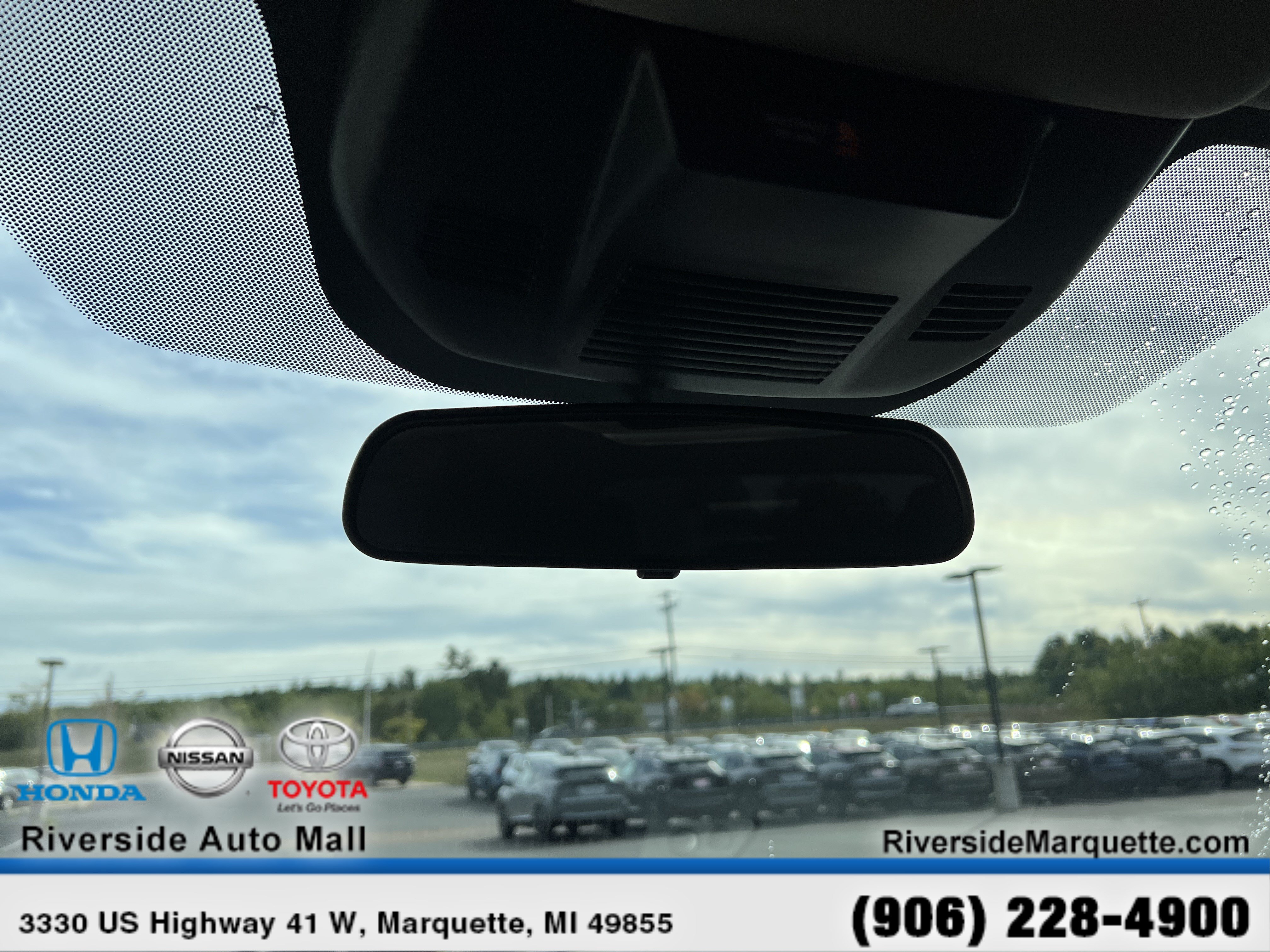 Used 2025 Nissan Rogue S AWD/4WD image 19