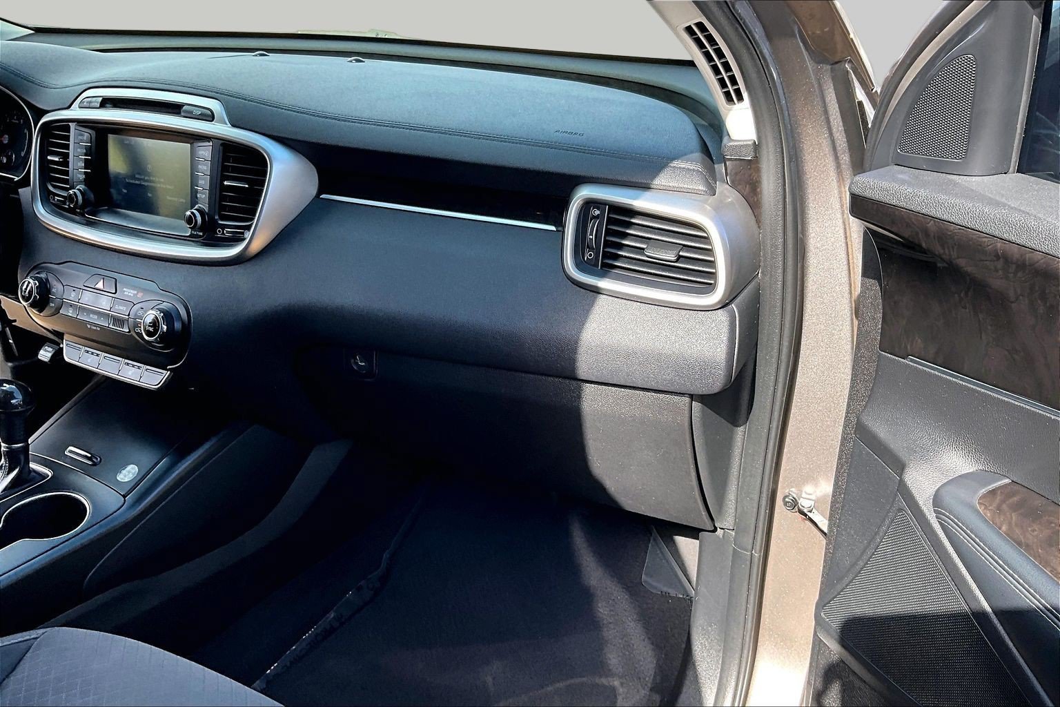 Used 2018 Kia Sorento FWD image 14