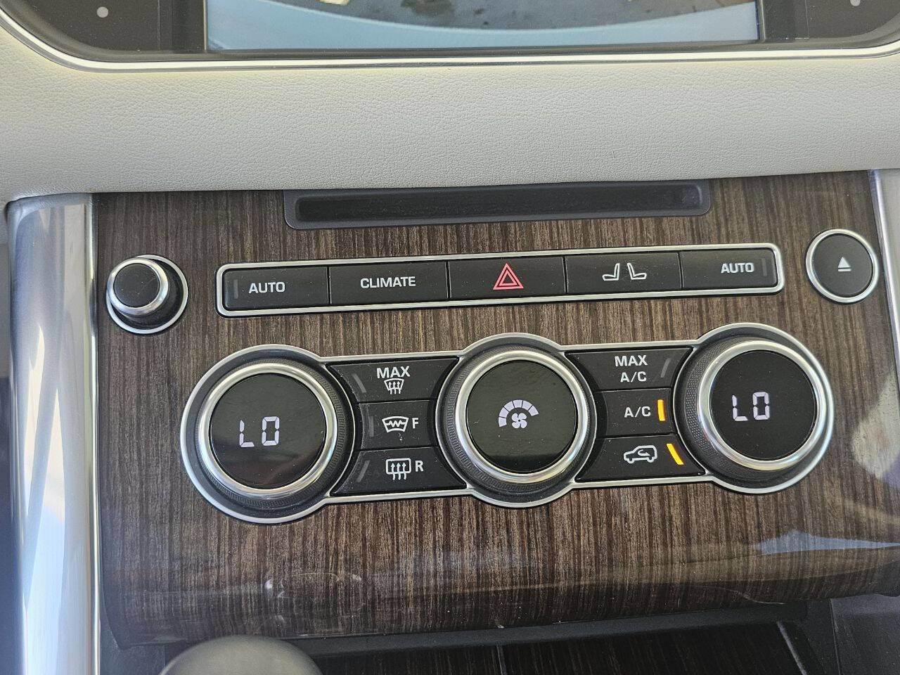 Used 2014 Land Rover Range Rover Sport HSE image 32