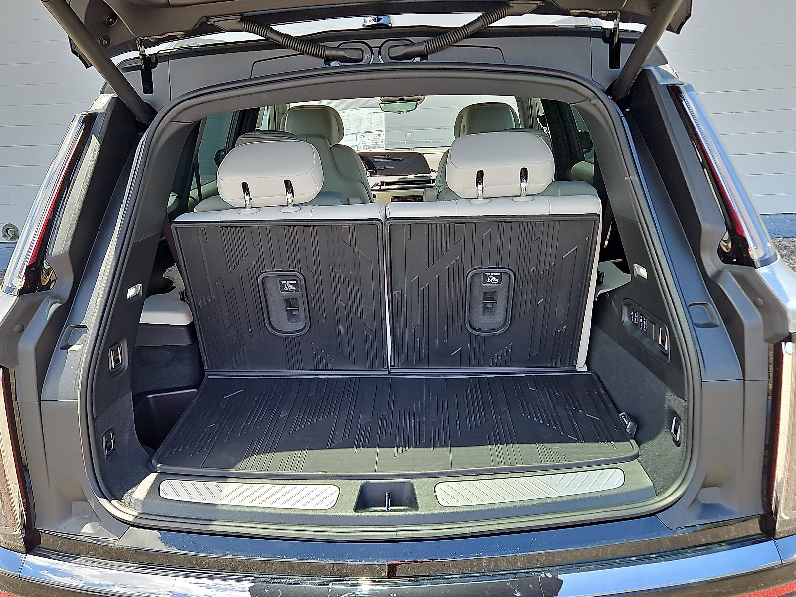 New 2026 Cadillac Vistiq Sport w/ LPO, Floor Liner Package image 6