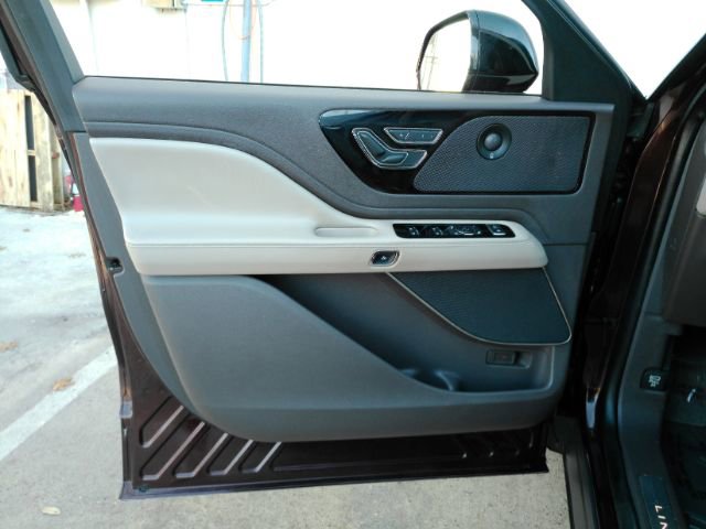 Used 2020 Lincoln Aviator Reserve w/ Equipment Group 201A image 15