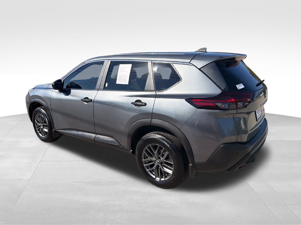 Used 2023 Nissan Rogue S AWD/4WD image 3