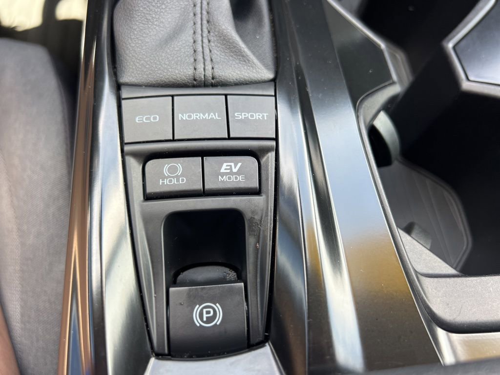 Used 2025 Toyota Camry LE w/ Convenience Package image 28