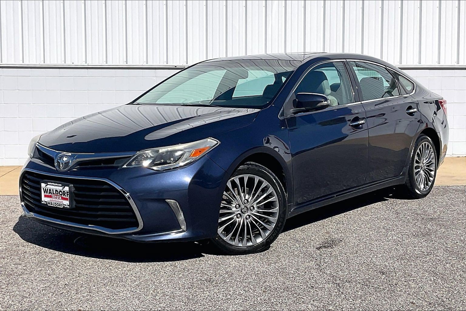 Used 2016 Toyota Avalon Limited FWD image 2
