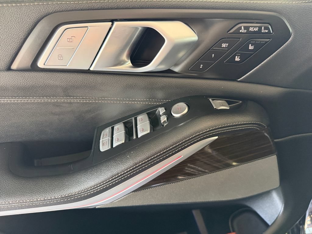 Used 2021 BMW X7 M50i AWD/4WD image 11