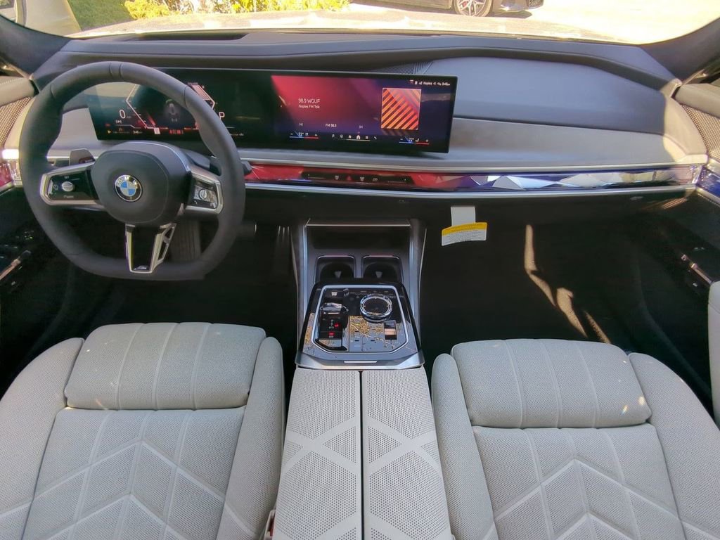New 2026 BMW 760i xDrive w/ Premium Package image 15
