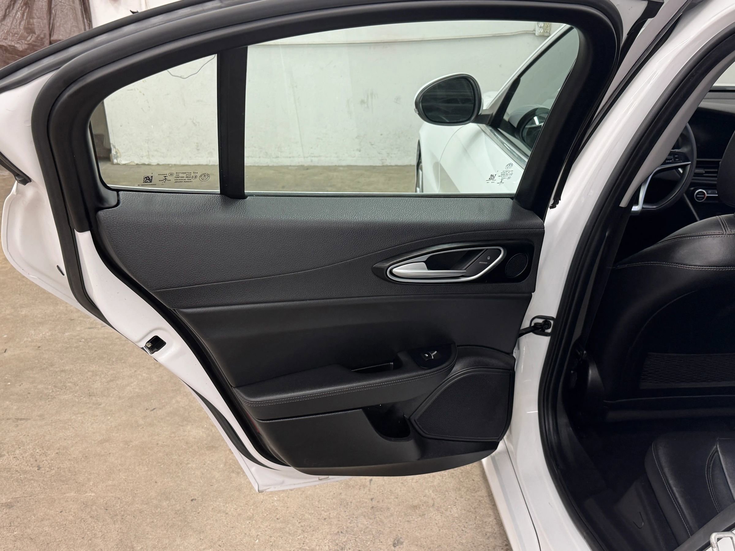 Used 2017 Alfa Romeo Giulia image 23