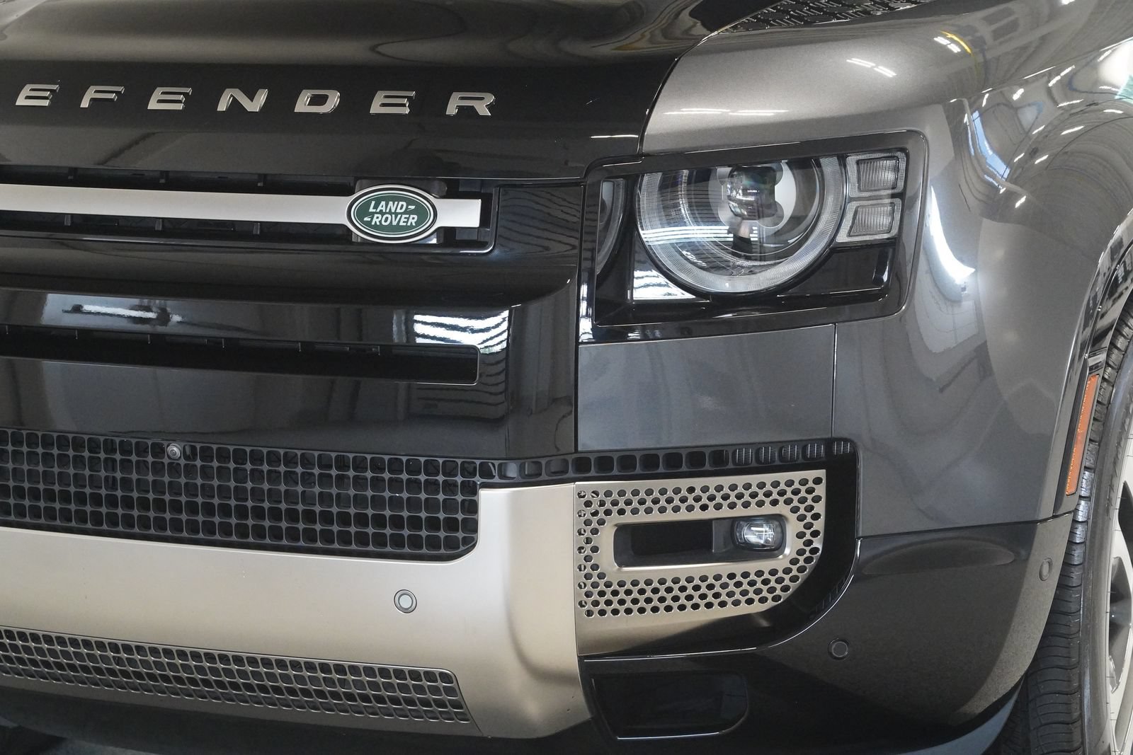 Used 2023 Land Rover Defender 110 X AWD/4WD image 6