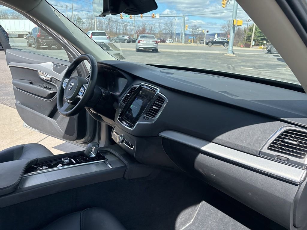 Certified 2025 Volvo XC90 B5 Core image 31