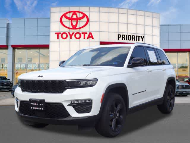 Used 2023 Jeep Grand Cherokee Limited w/ Black Appearance Package AWD/4WD video 1