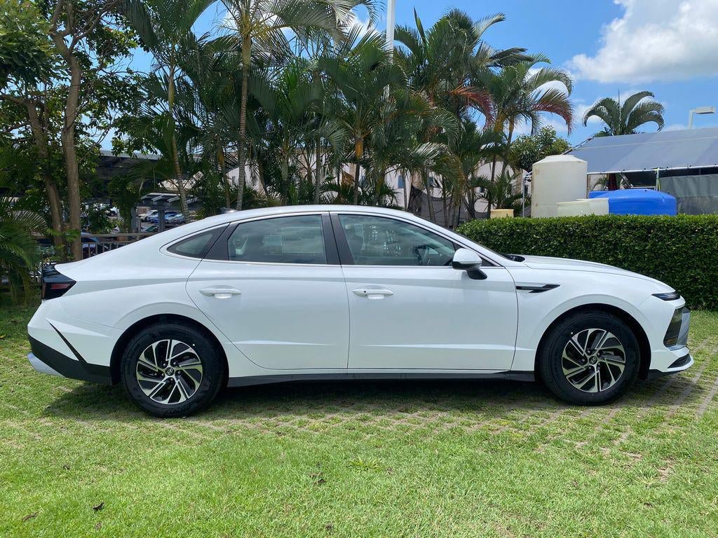 New 2026 Hyundai Sonata Blue FWD image 8