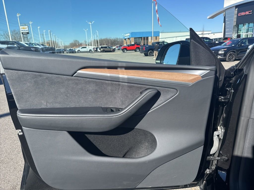 Used 2024 Tesla Model Y Long Range image 27