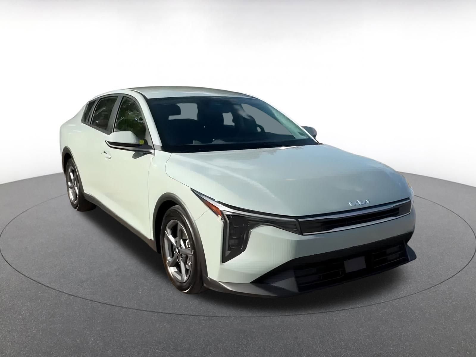 Used 2025 Kia K4 LXS image 3