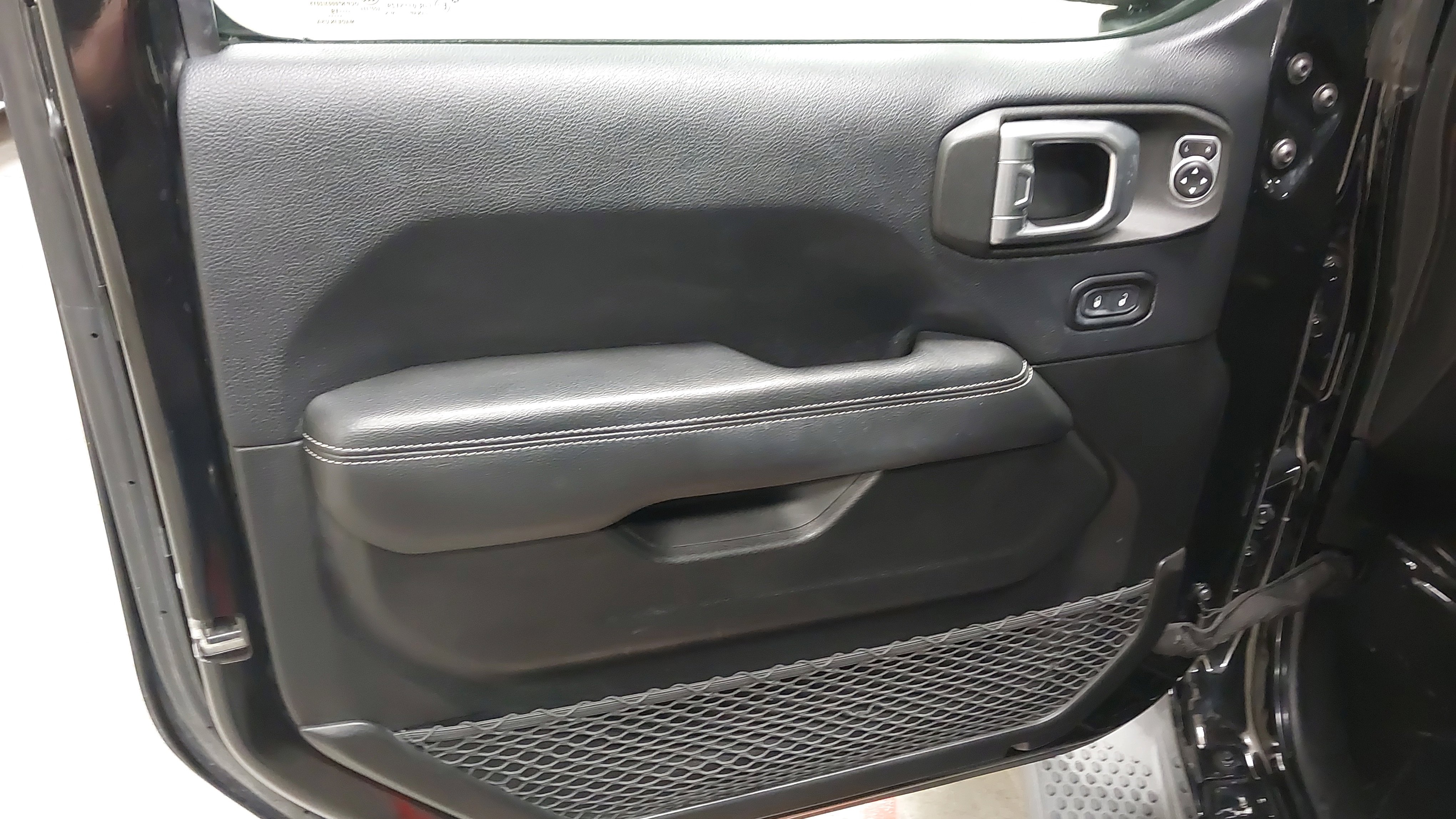 Used 2019 Jeep Wrangler Unlimited Sahara w/ Safety Group image 24