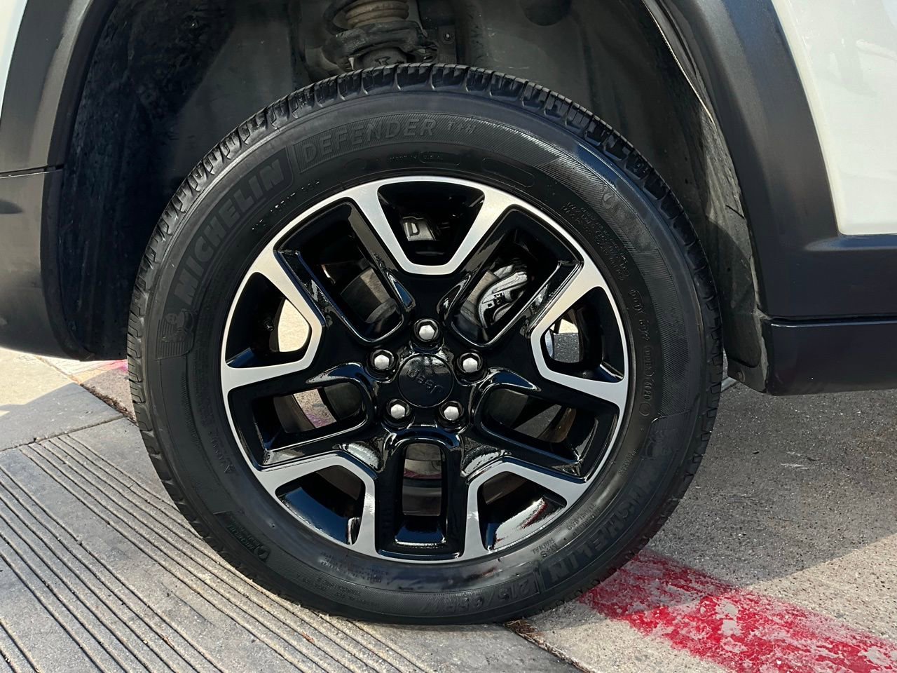 Used 2019 Jeep Compass Trailhawk image 9