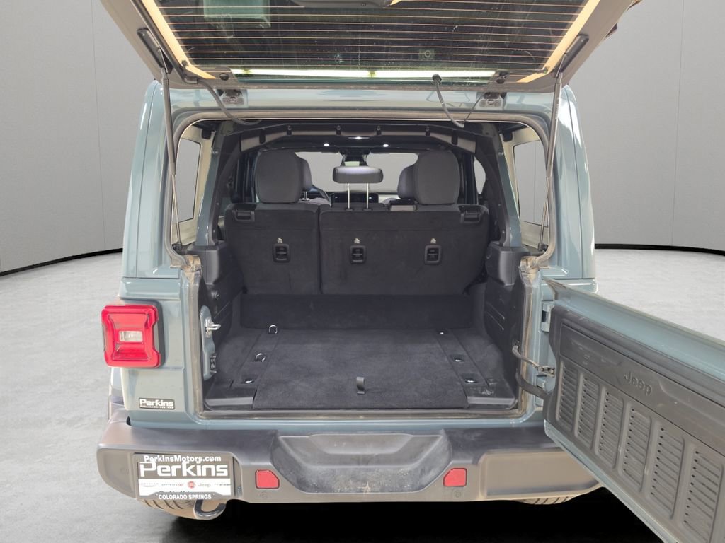 Used 2025 Jeep Wrangler Unlimited Sahara w/ Safety Group image 9