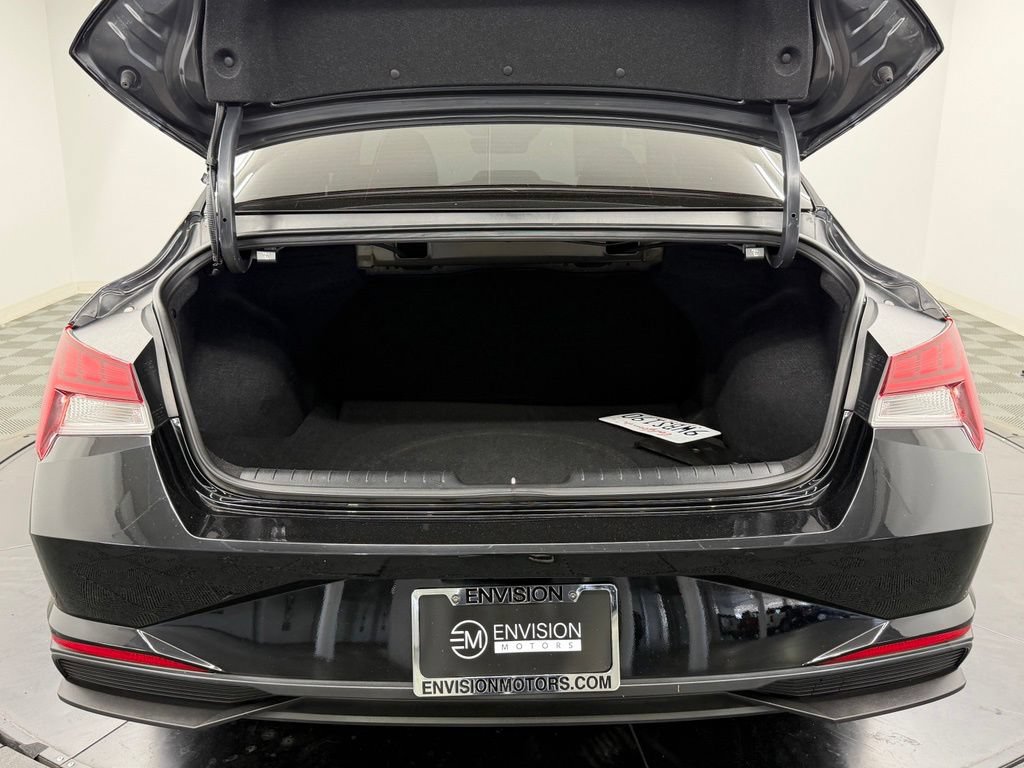 Used 2022 Hyundai Elantra Blue FWD image 15