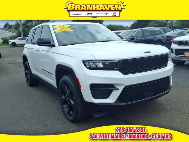 Certified 2023 Jeep Grand Cherokee Altitude AWD/4WD image 1