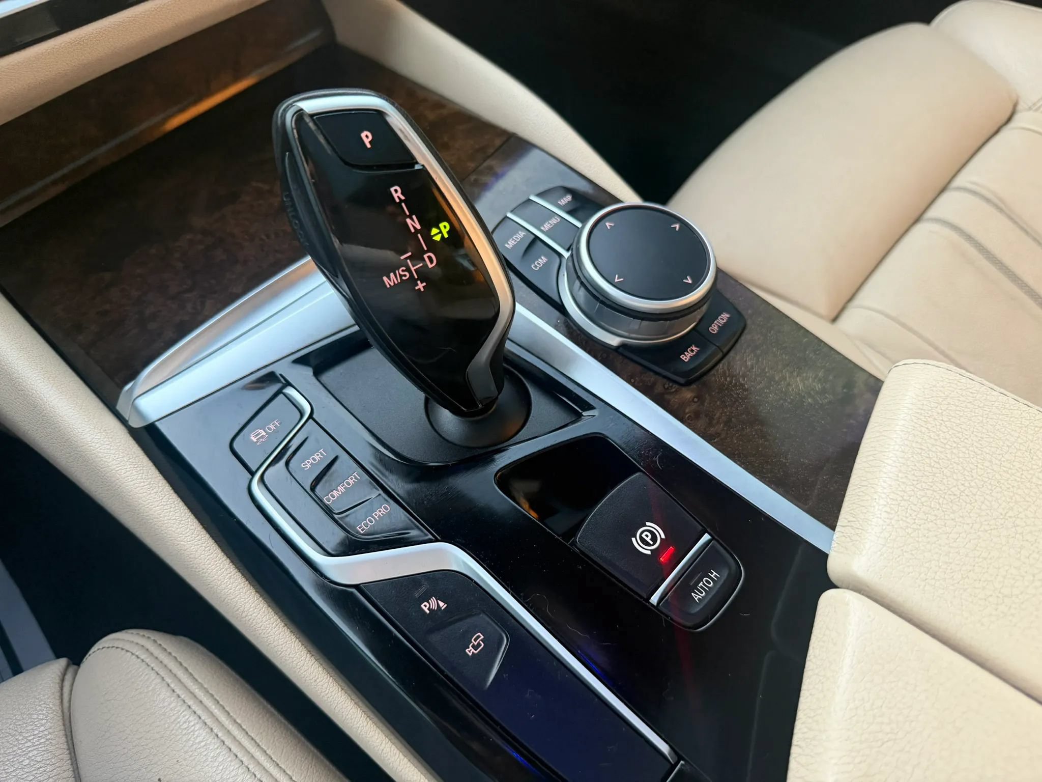 Used 2020 BMW 530i w/ M Sport Package RWD image 19