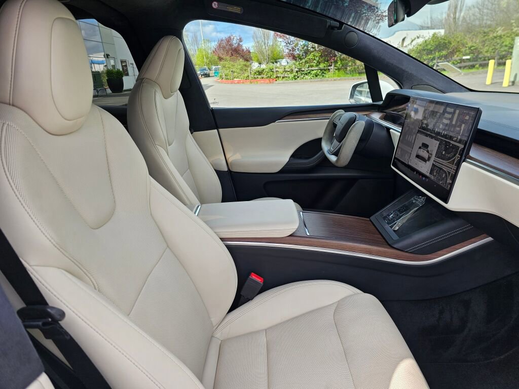 Used 2022 Tesla Model X image 11