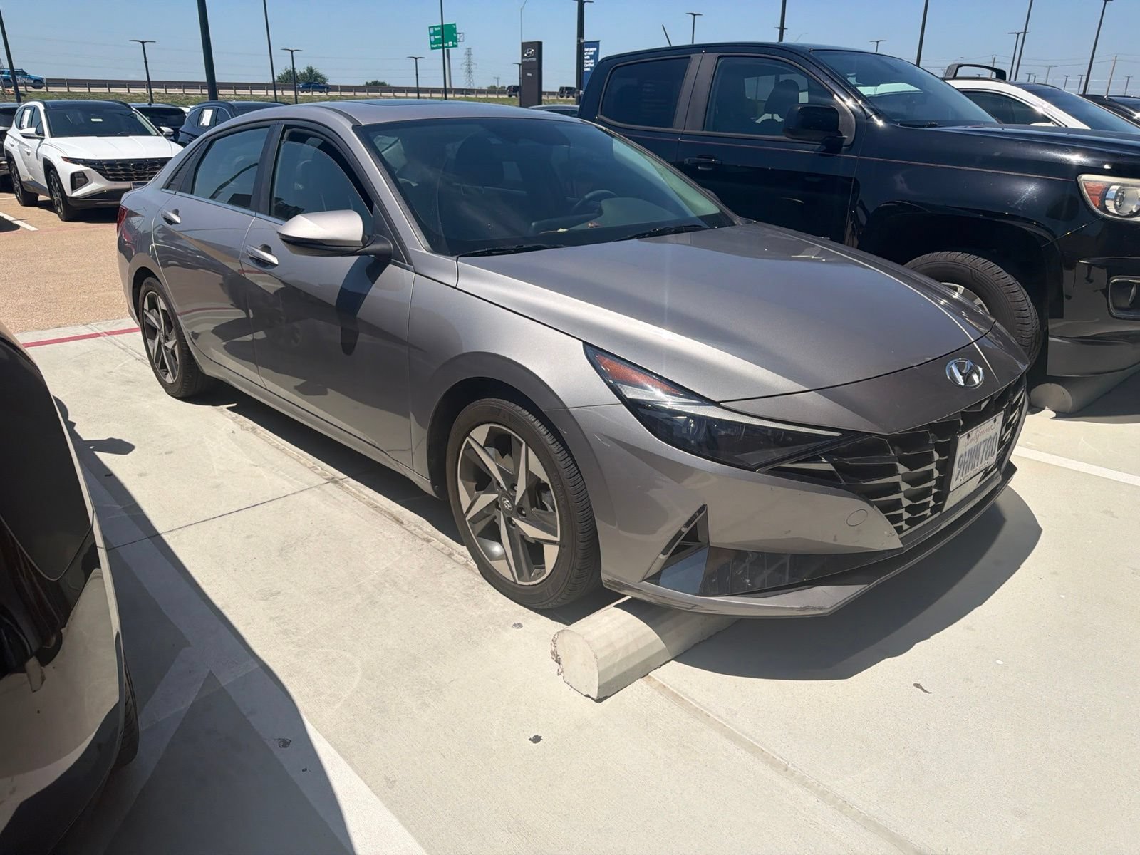 Used 2023 Hyundai Elantra Limited FWD image 3