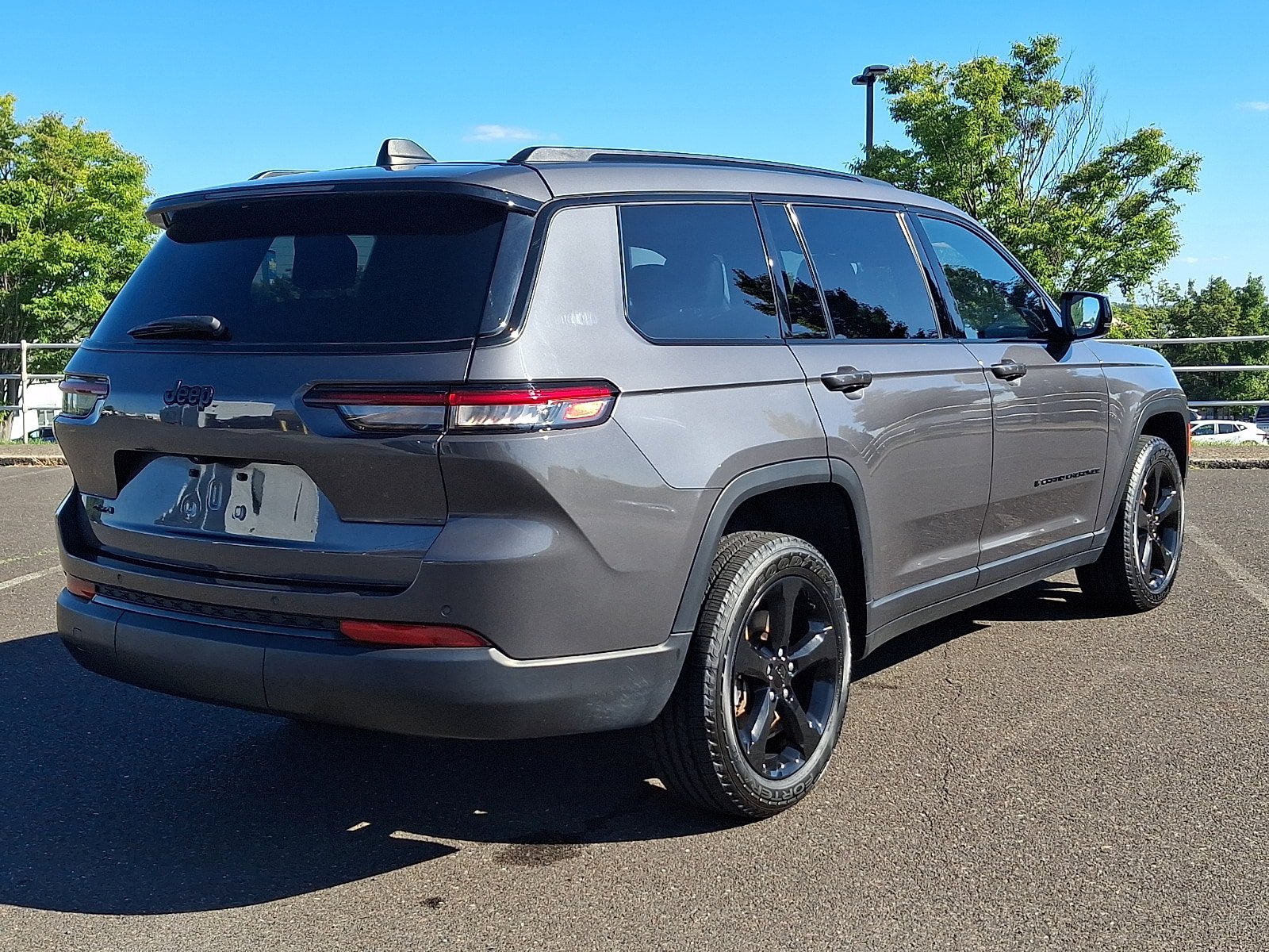 Certified 2023 Jeep Grand Cherokee L Altitude AWD/4WD image 6