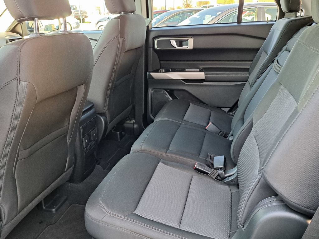 Used 2023 Ford Explorer XLT AWD/4WD image 14