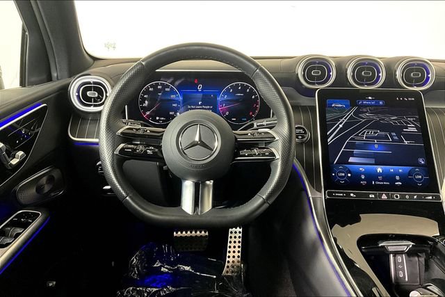 Used 2025 Mercedes-Benz GLC 300 4MATIC image 5