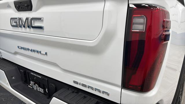 Used 2025 GMC Sierra 2500 Denali Ultimate w/ Snow Plow Prep/Camper Package AWD/4WD image 43