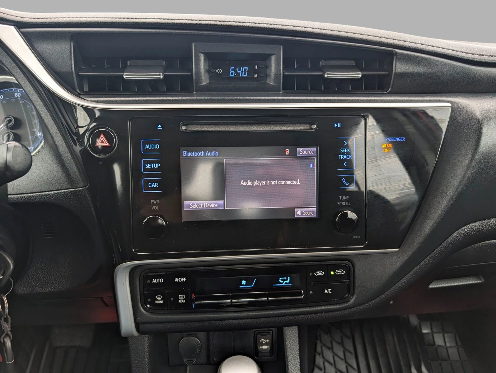 Used 2019 Toyota Corolla LE FWD image 34