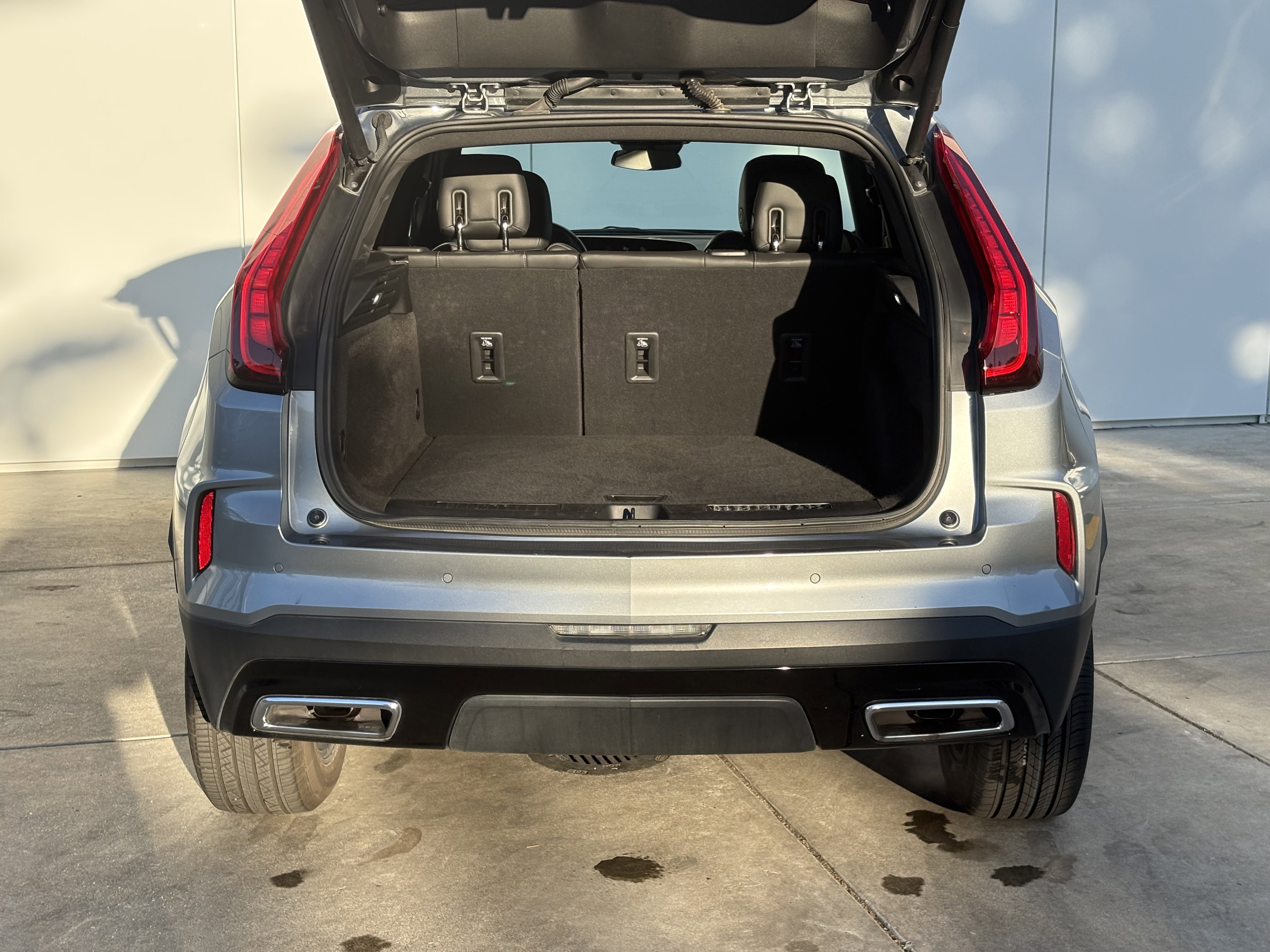 Used 2024 Cadillac XT4 Premium Luxury image 9