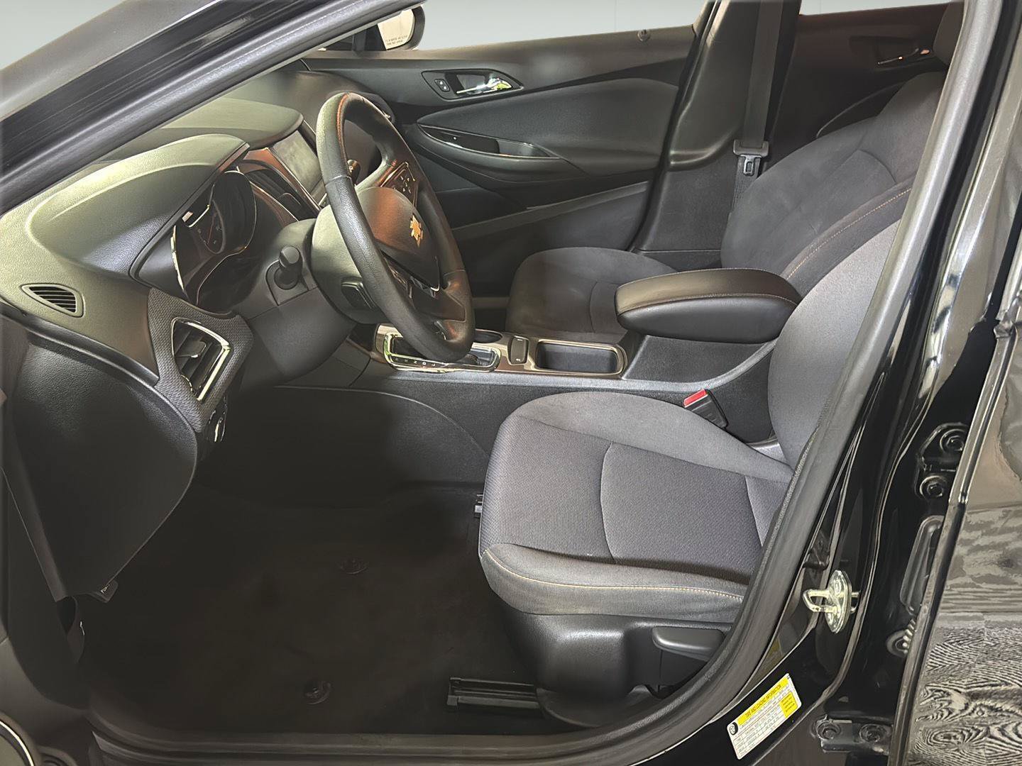 Used 2019 Chevrolet Cruze LS w/ LS Convenience Package FWD image 13