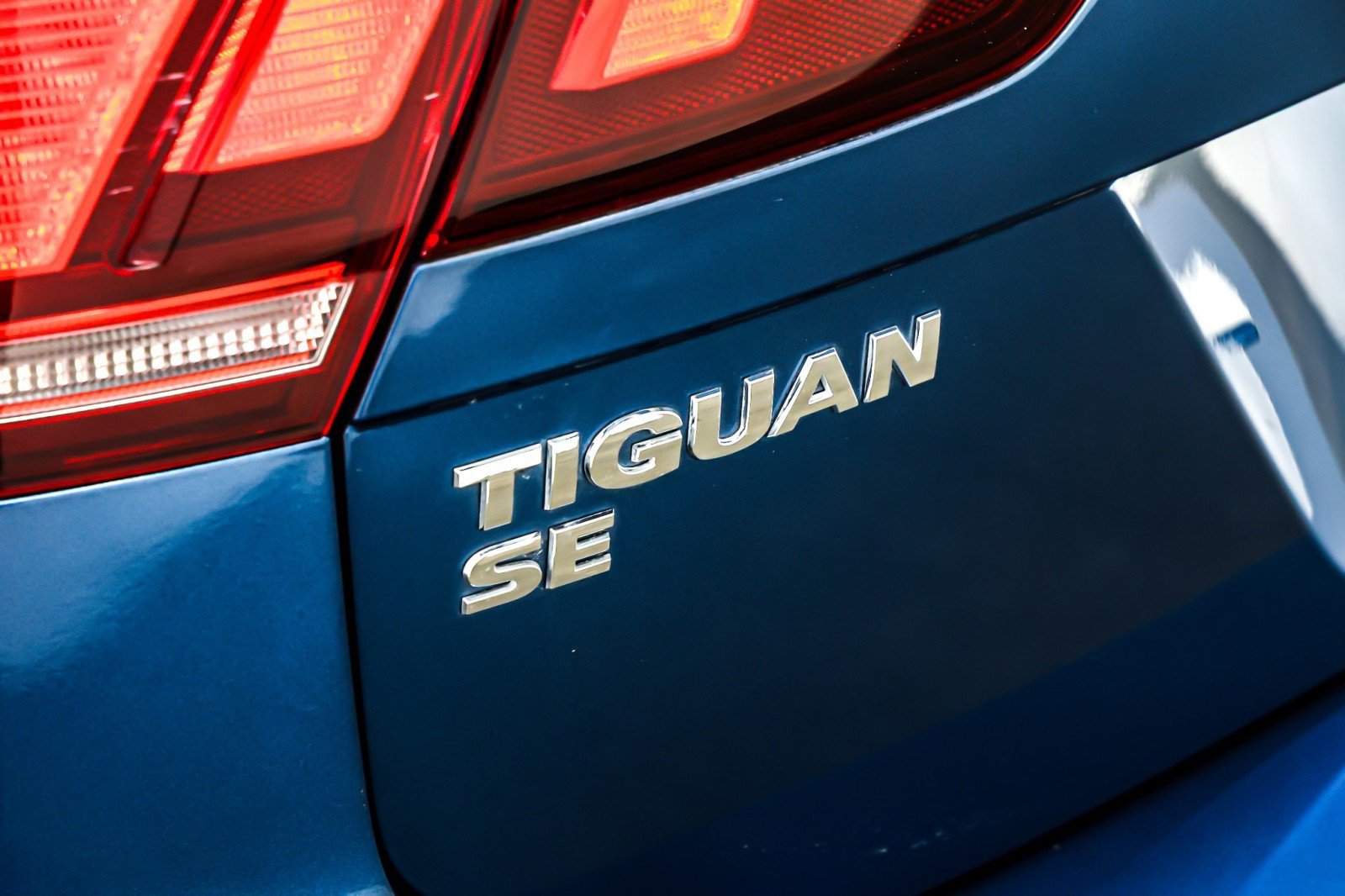 Used 2020 Volkswagen Tiguan SE image 9