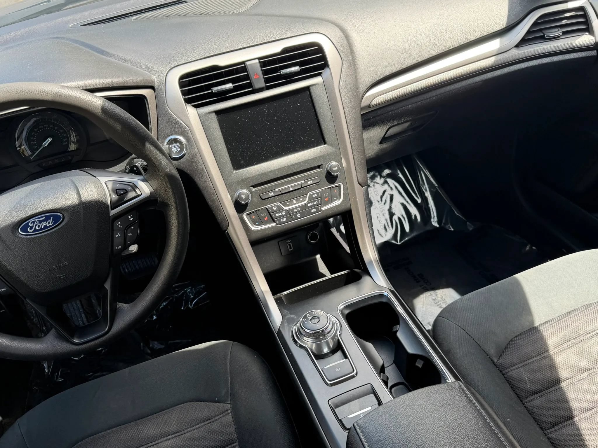 Used 2018 Ford Fusion SE w/ Fusion SE Technology Package FWD image 21