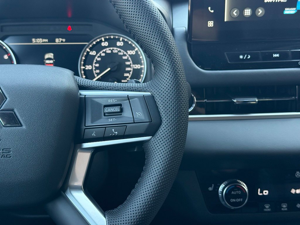 New 2026 Mitsubishi Outlander LE AWD/4WD image 13